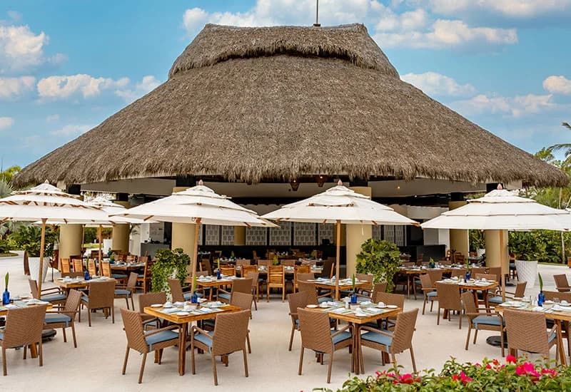 Mozzamare beachfront restaurant at Marival Distinct