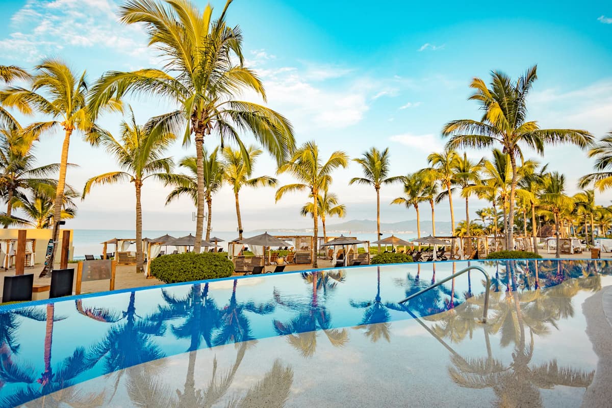 Infinity pool overlooking the ocean at Marival Distinct
