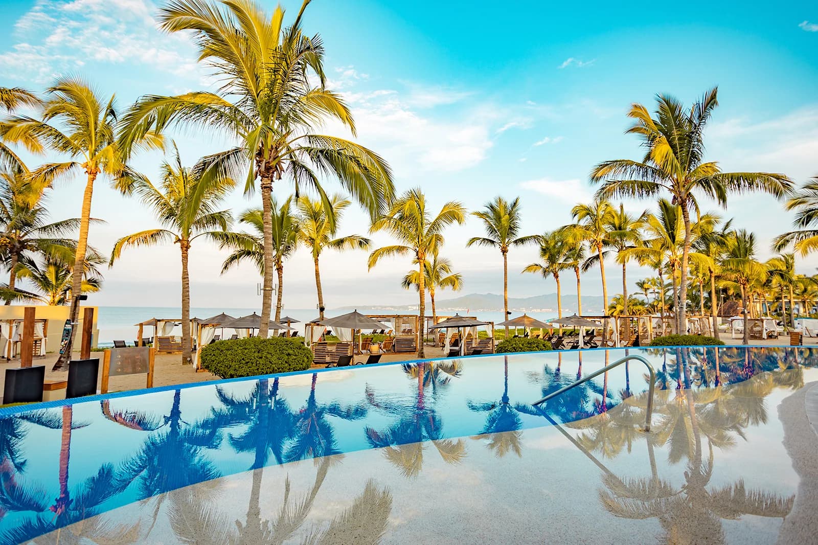 Infinity pool overlooking the ocean at Marival Distinct