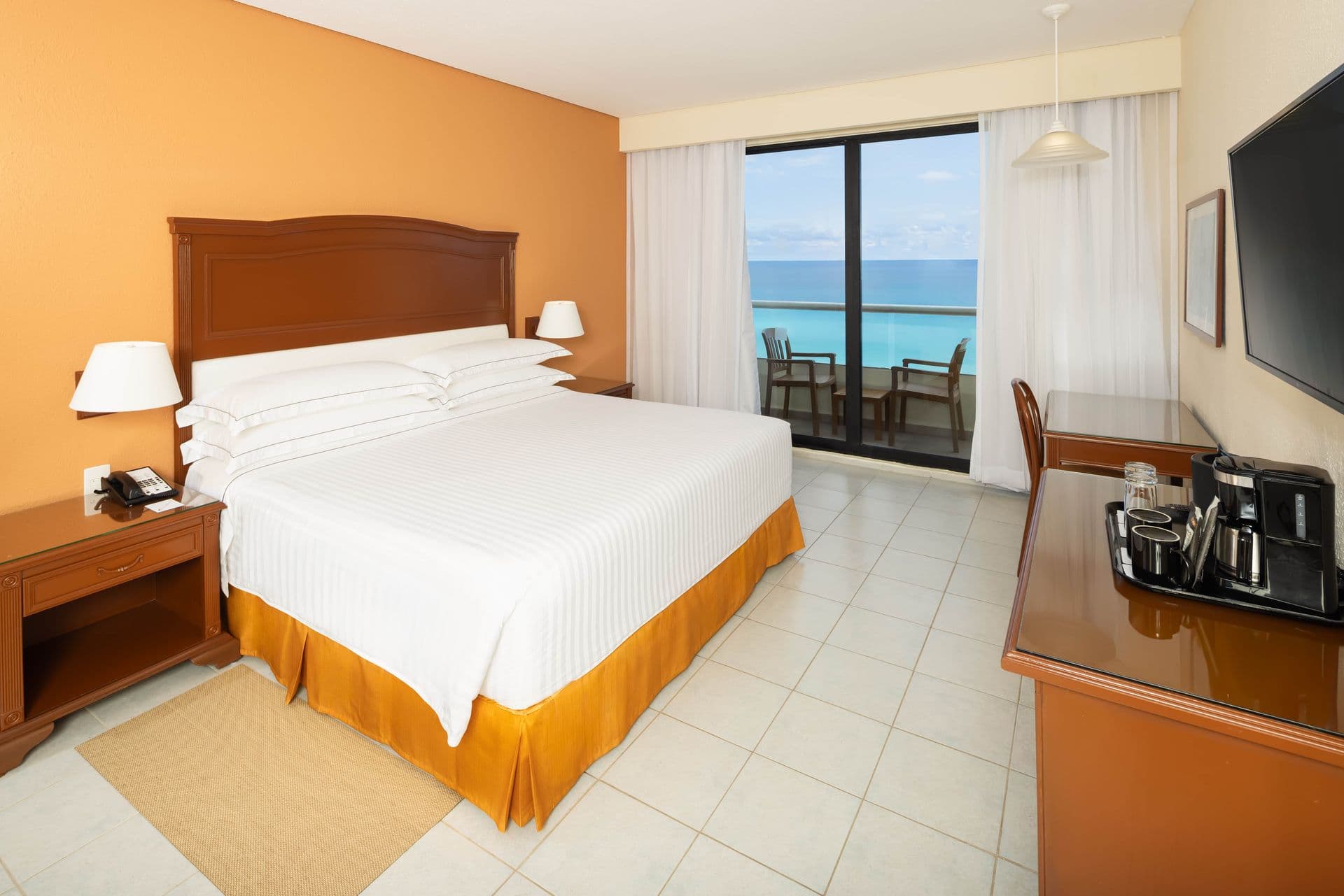Occidental Tucancún Rooms & Suites