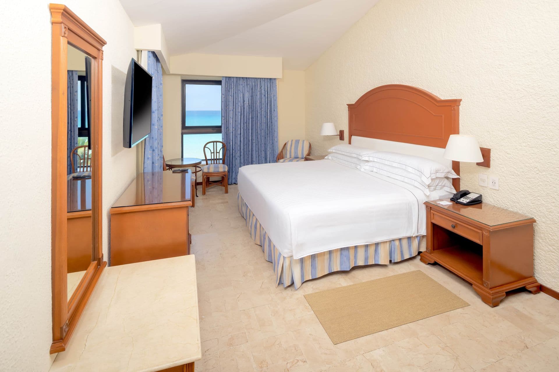 Occidental Tucancún Rooms & Suites