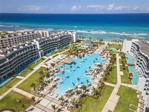 Resort exterior at Ocean Eden Bay