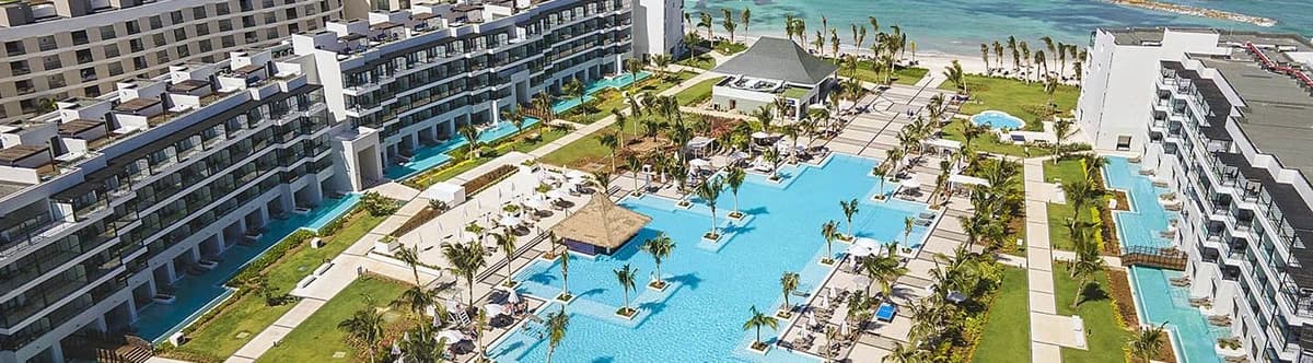 Resort exterior at Ocean Eden Bay