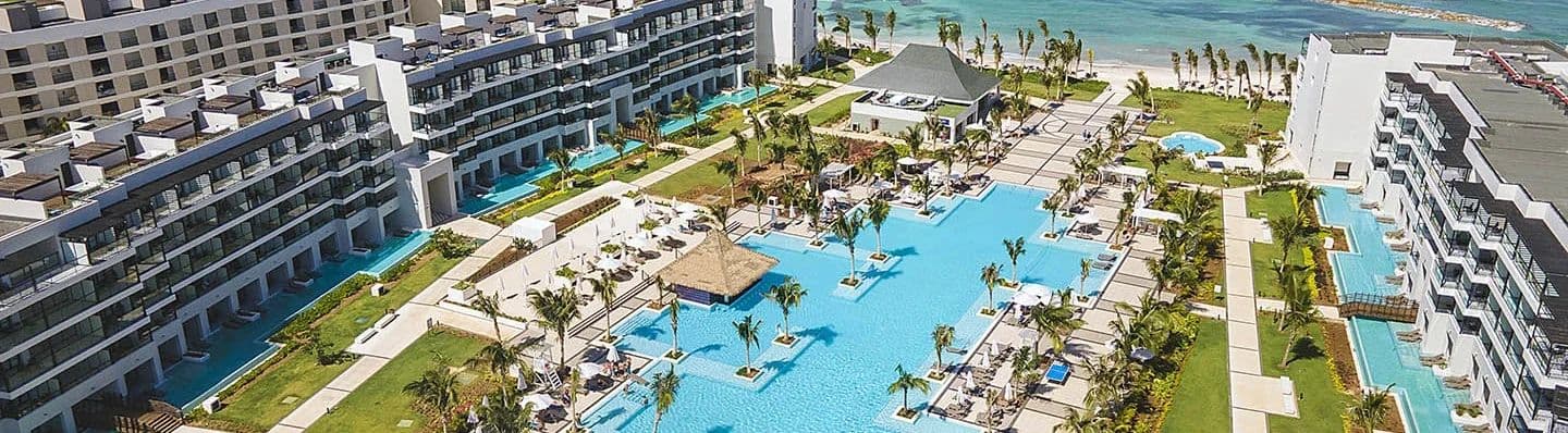 Resort exterior at Ocean Eden Bay