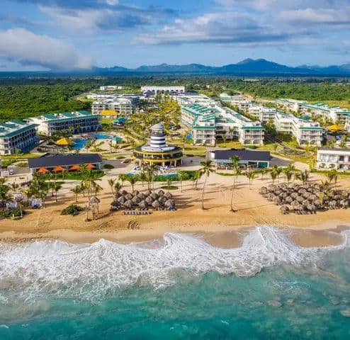 Resort exterior at Ocean El Faro