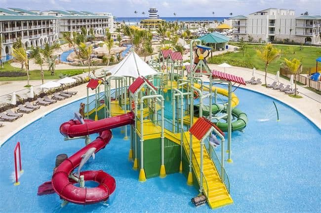 Swimming pool at Ocean El Faro