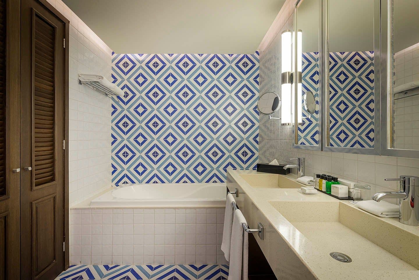 Ocean Riviera Paradise Rooms & Suites