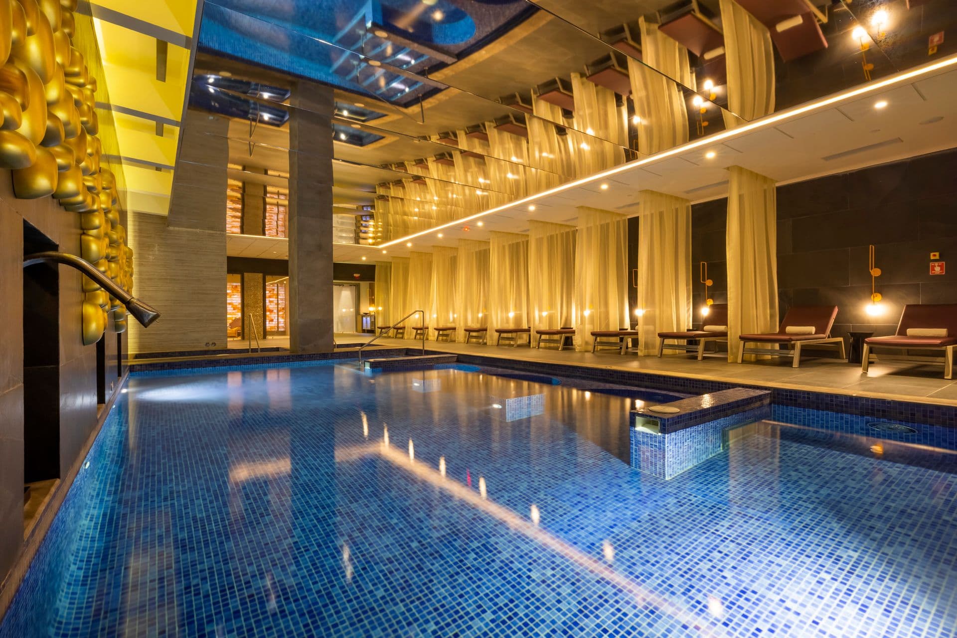 Spa hydrotherapy pool