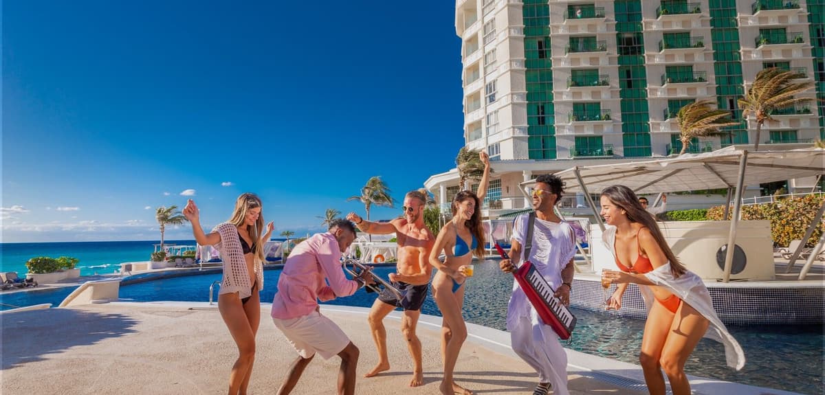 Swimming pool at Sandos Cancun Luxury Resort