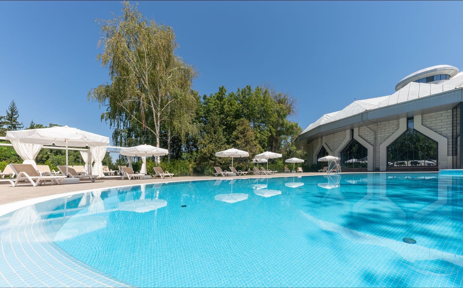 Swissôtel Wellness Resort Alatau Almaty Pools