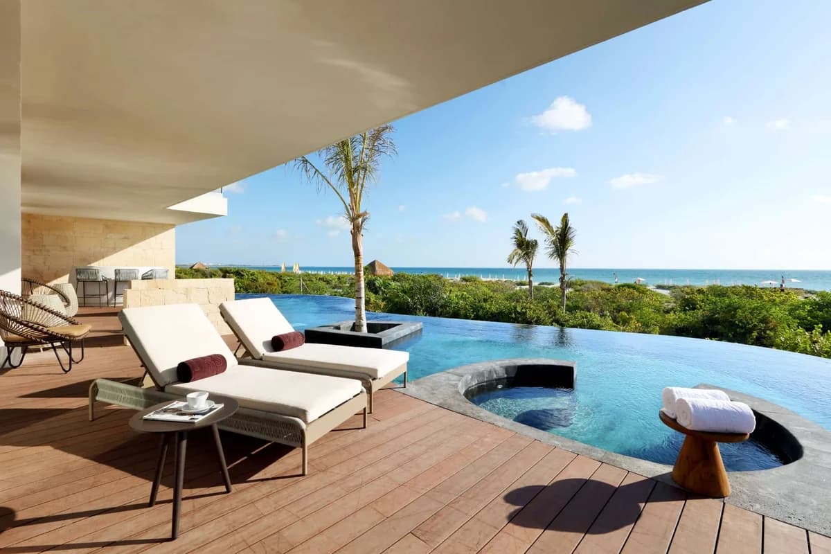 Signature Suite Swim-up with panoramic ocean view — the most exclusive accommodation at TRS Coral