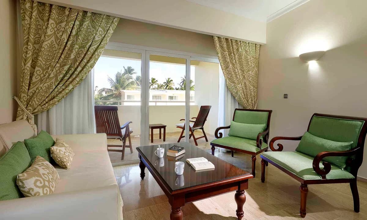 Junior Suite Garden/Pool View with king bed, hydromassage bathtub, and furnished terrace