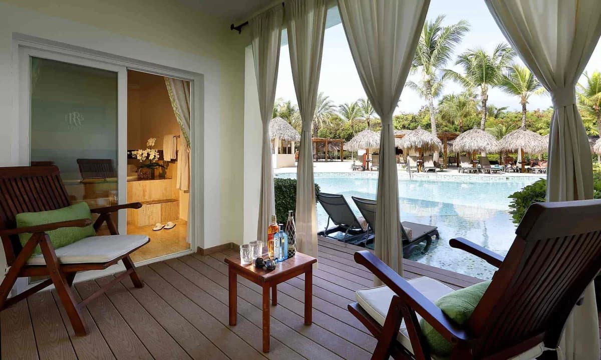 Romance Suite Swim Up with king canopy bed, marble jacuzzi, and direct pool access