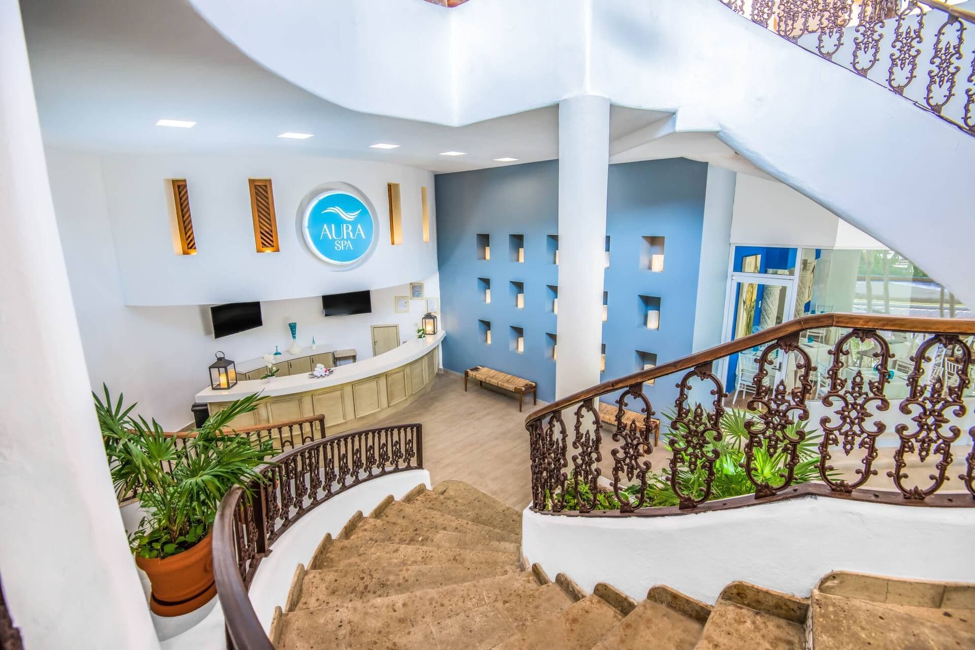 Wyndham Alltra Playa del Carmen Lobby & Common Areas