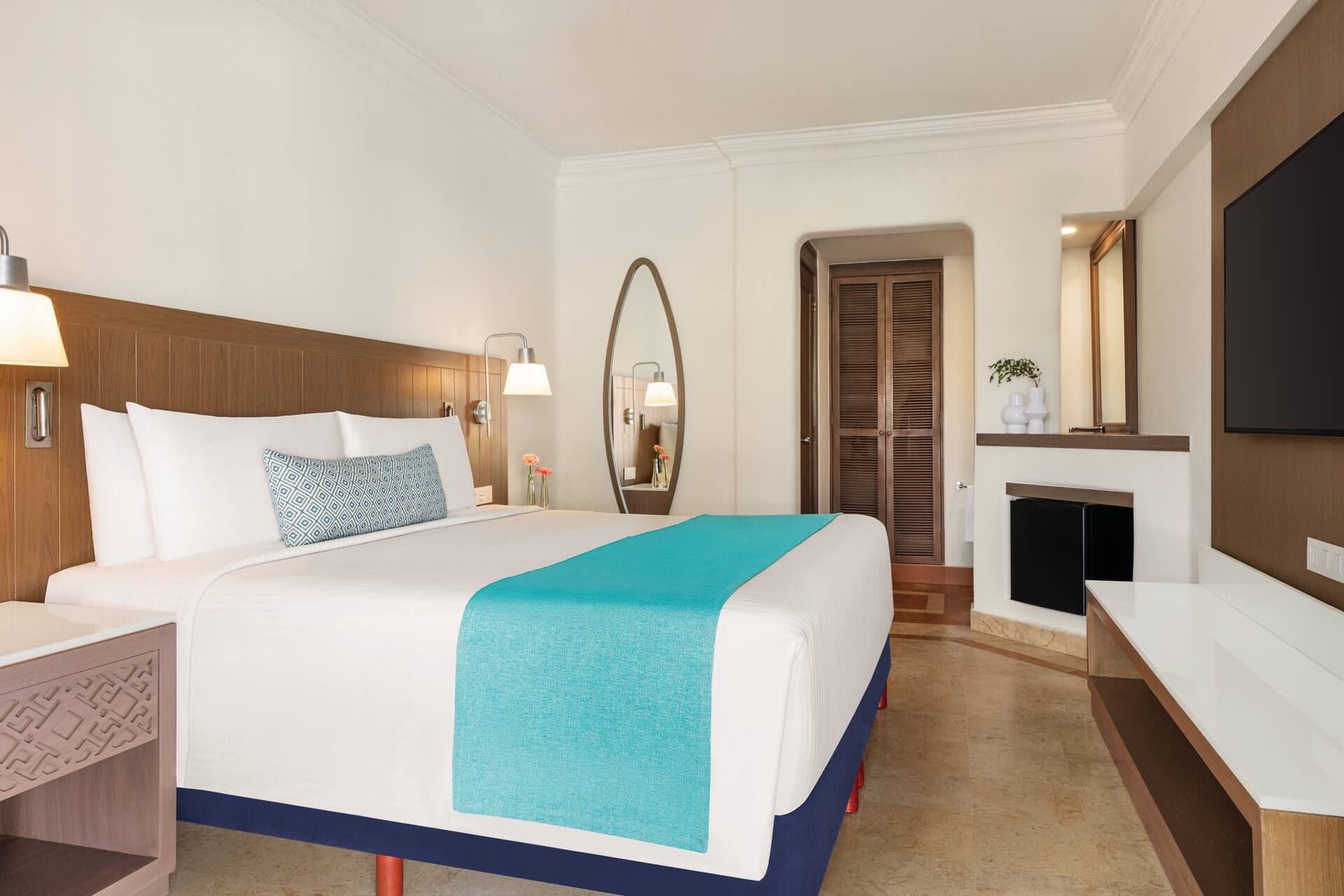 Wyndham Alltra Playa del Carmen Rooms & Suites