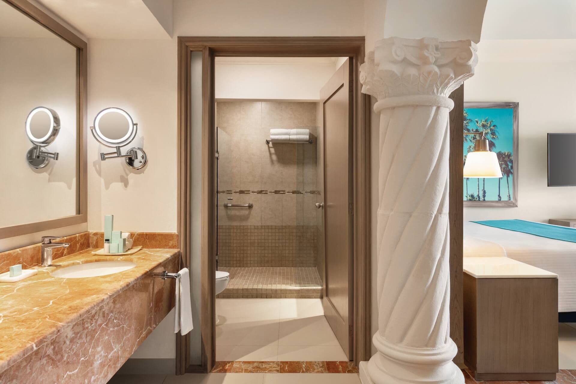 Wyndham Alltra Playa del Carmen Rooms & Suites