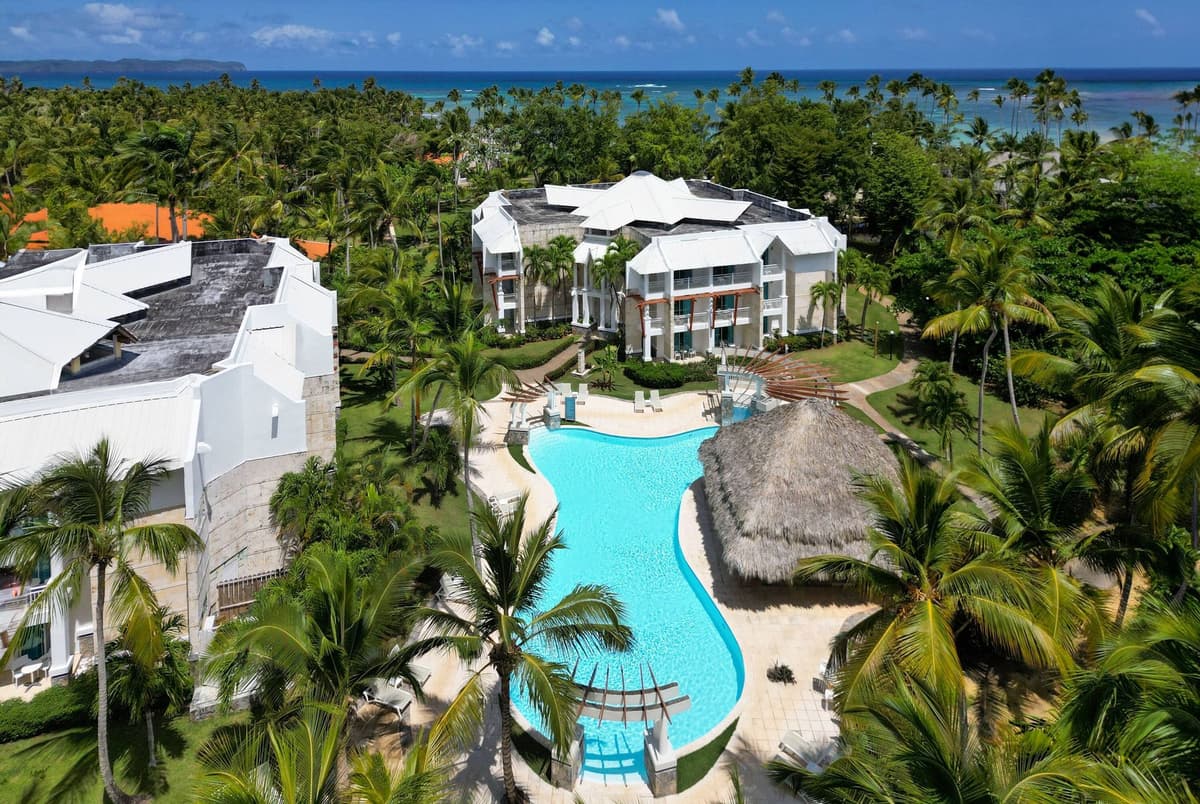 Resort exterior at Wyndham Alltra Samana