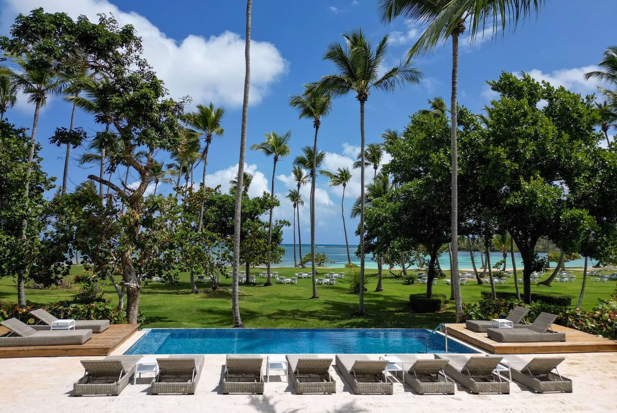 Swimming pool at Wyndham Alltra Samana