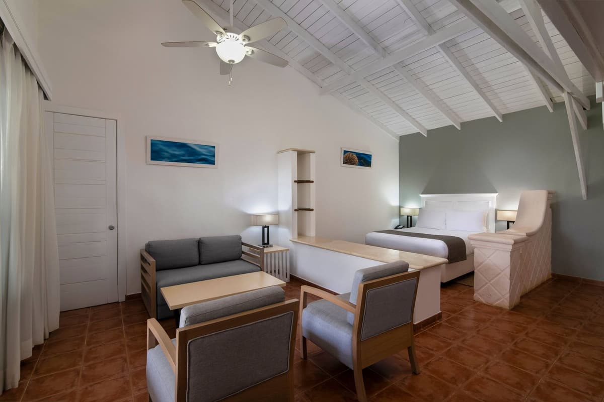 Guest room at Wyndham Alltra Samana