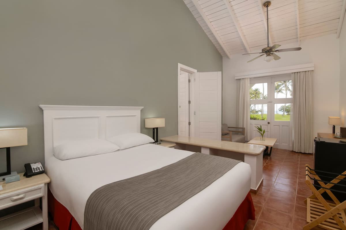 Guest room at Wyndham Alltra Samana