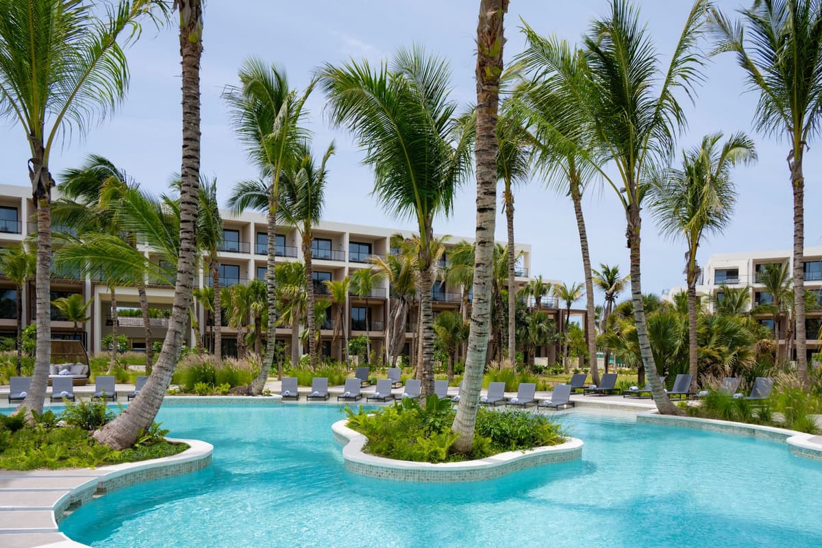 Club Azure exclusive pool at Zemi Miches