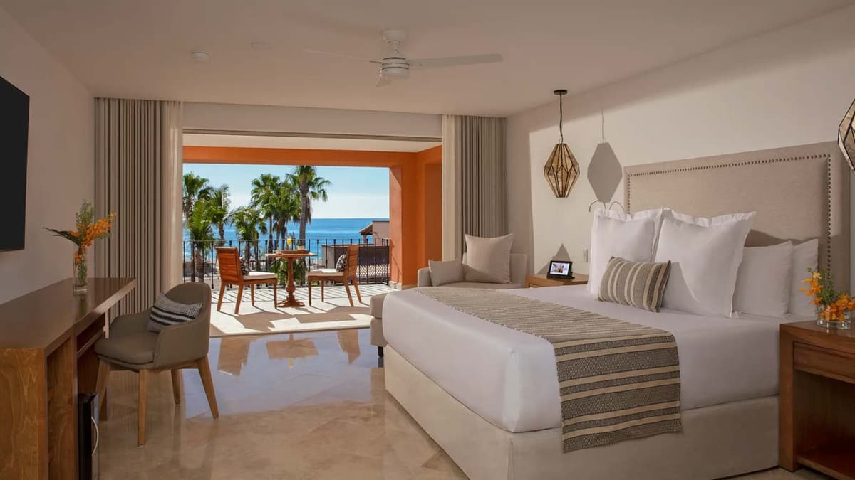 Saltwater beachfront restaurant with nightly live music and Sea of Cortez sunset views