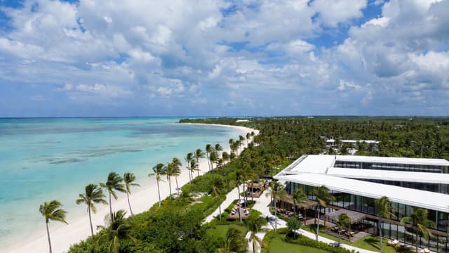 This Private Bahamas Island Club Just Unveiled a $350 Million Transformation — With a 40,000-Square-Foot Putting Course