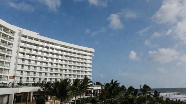 An Iconic Adults-Only Cancun-Area Resort Just Got Its Official Grand Reopening — With the Governor in Attendance