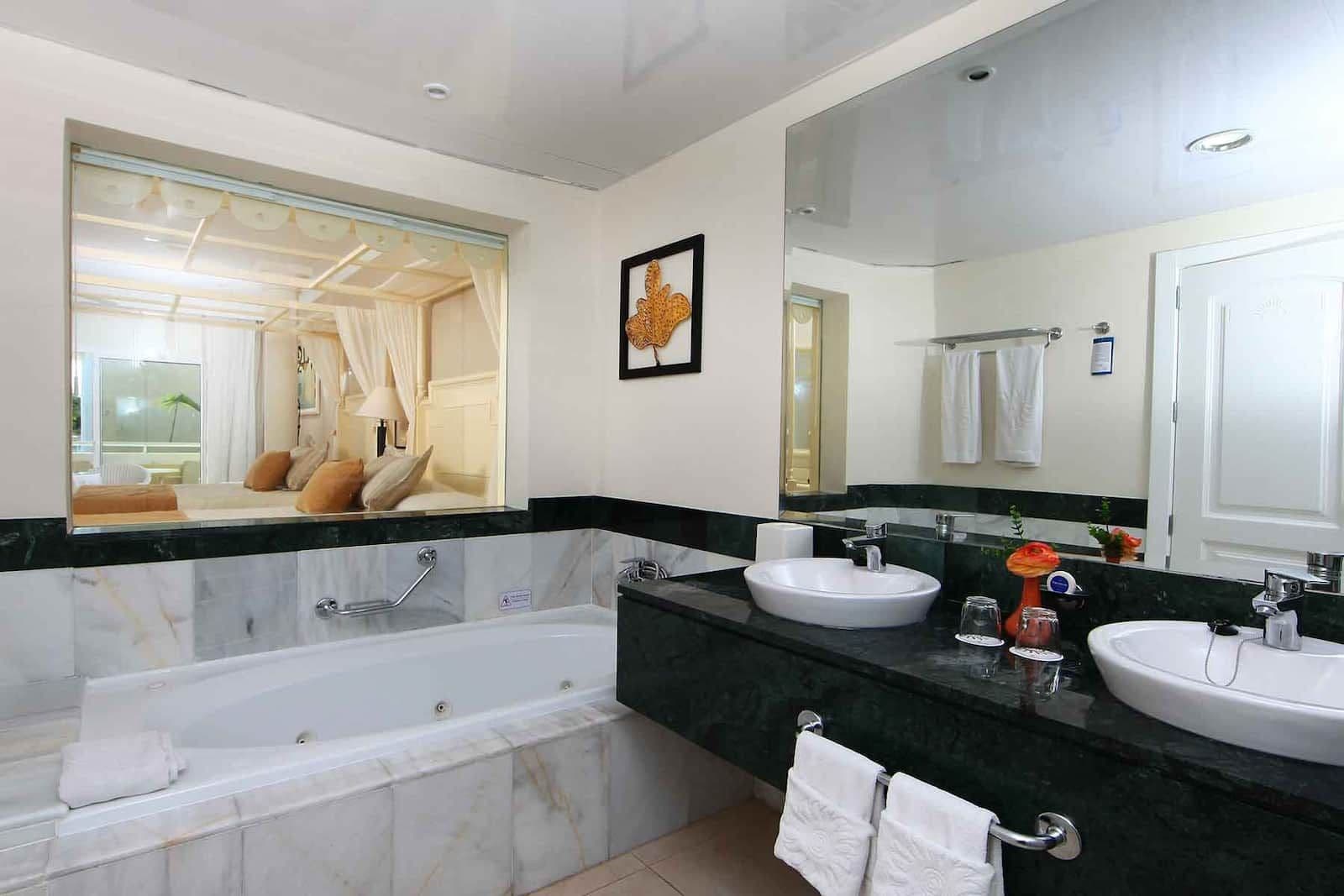 Bahia Principe Grand El Portillo Exterior & Grounds