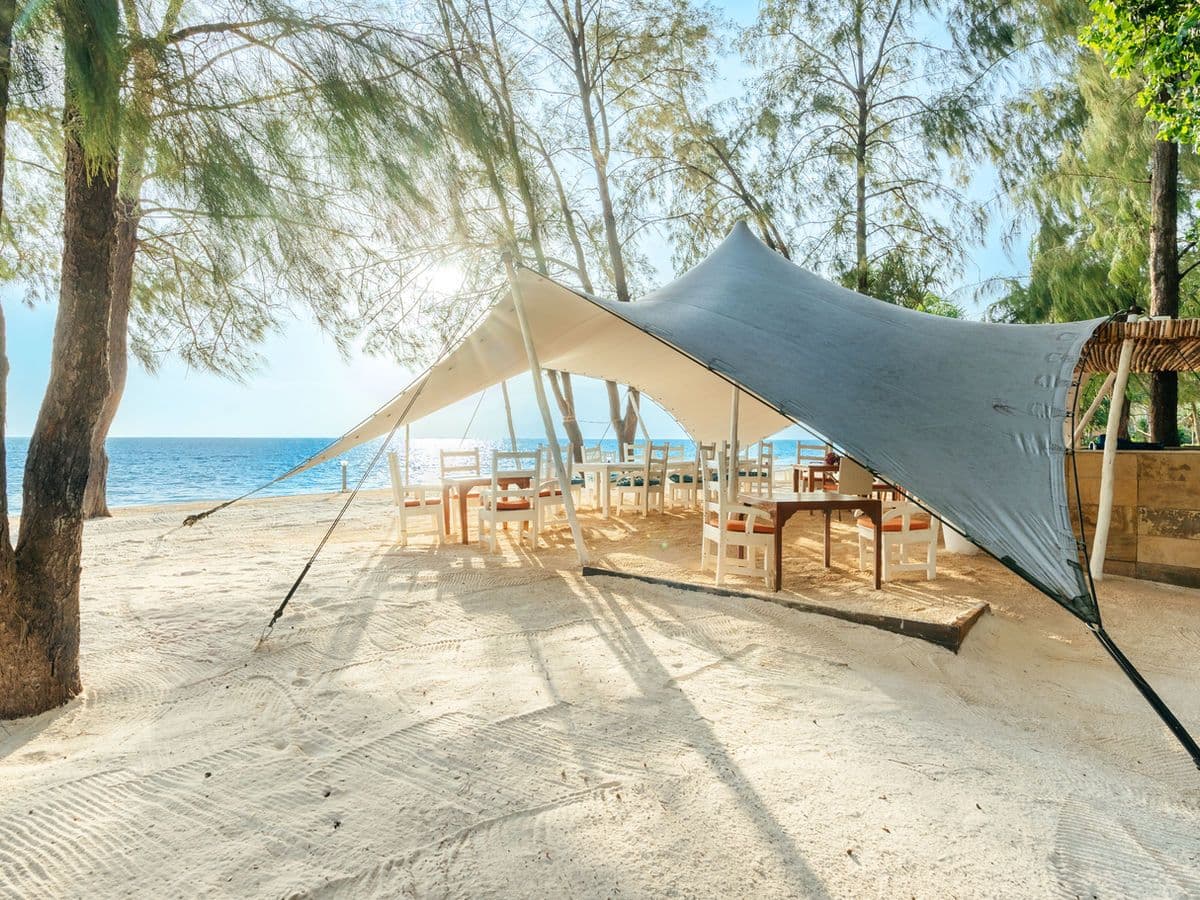 BlueBay Beach Resort & Spa Dining & Restaurants