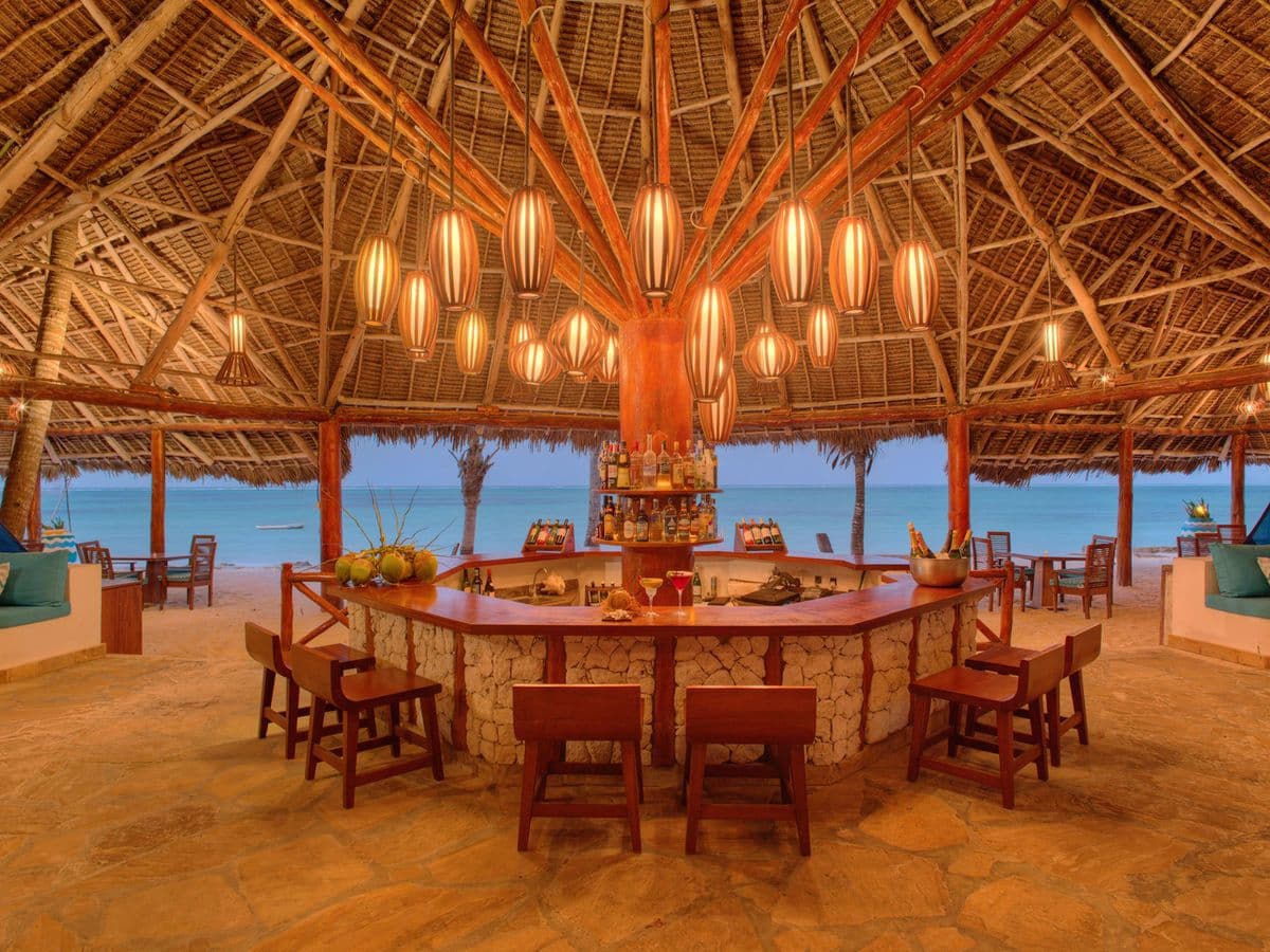 BlueBay Beach Resort & Spa Dining & Restaurants