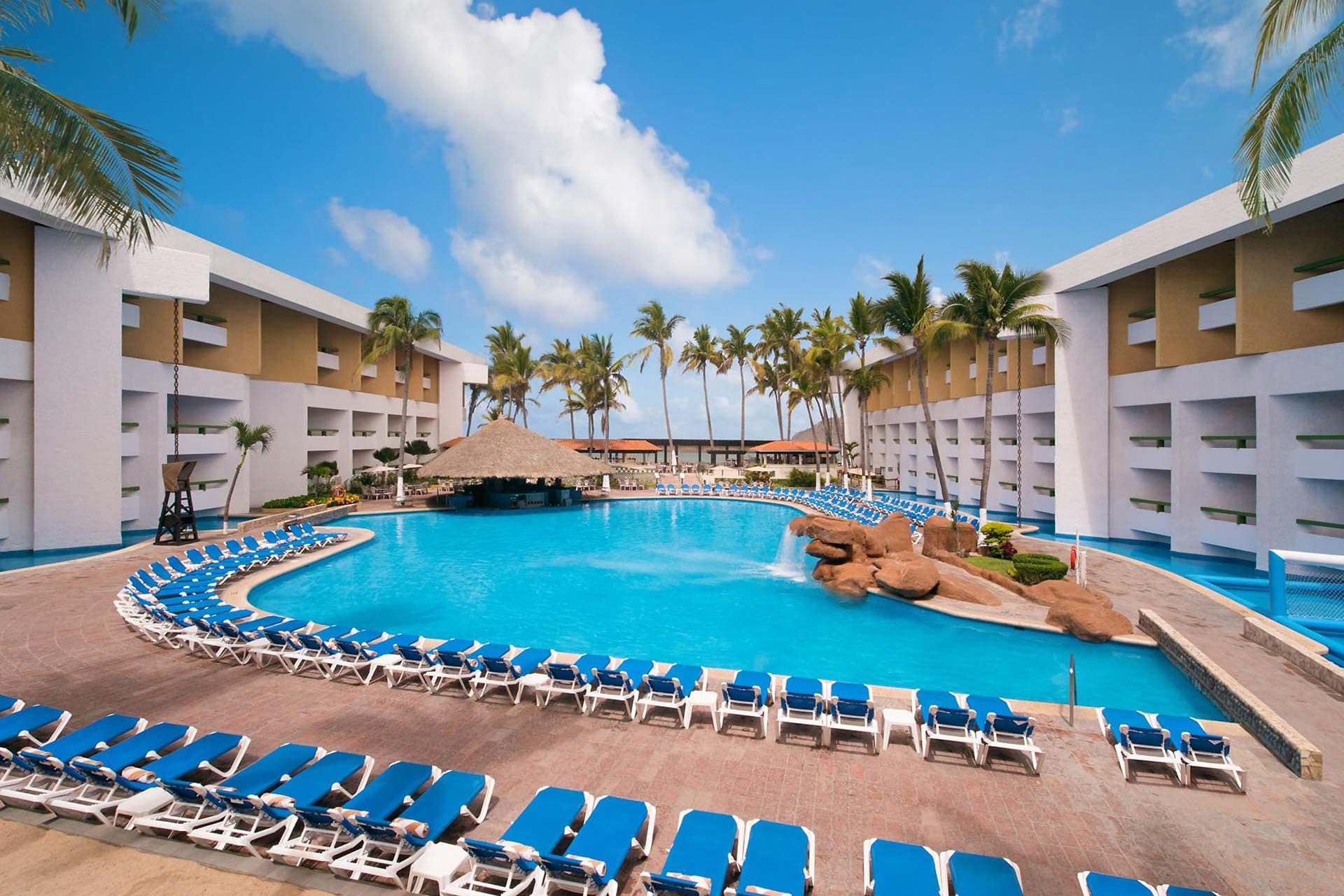 El Cid Castilla Beach Hotel Rooms & Suites