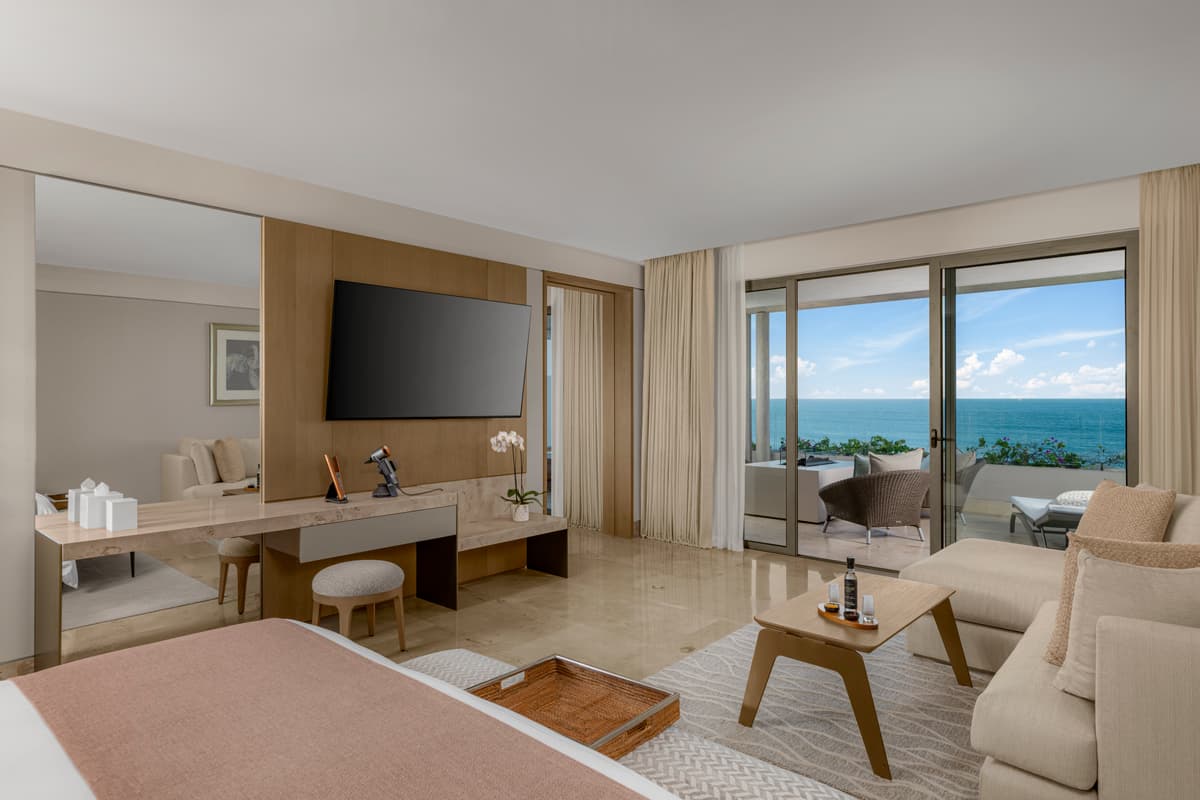 Grand Class King Suite — 1,986 sq ft with plunge pool and fire pit