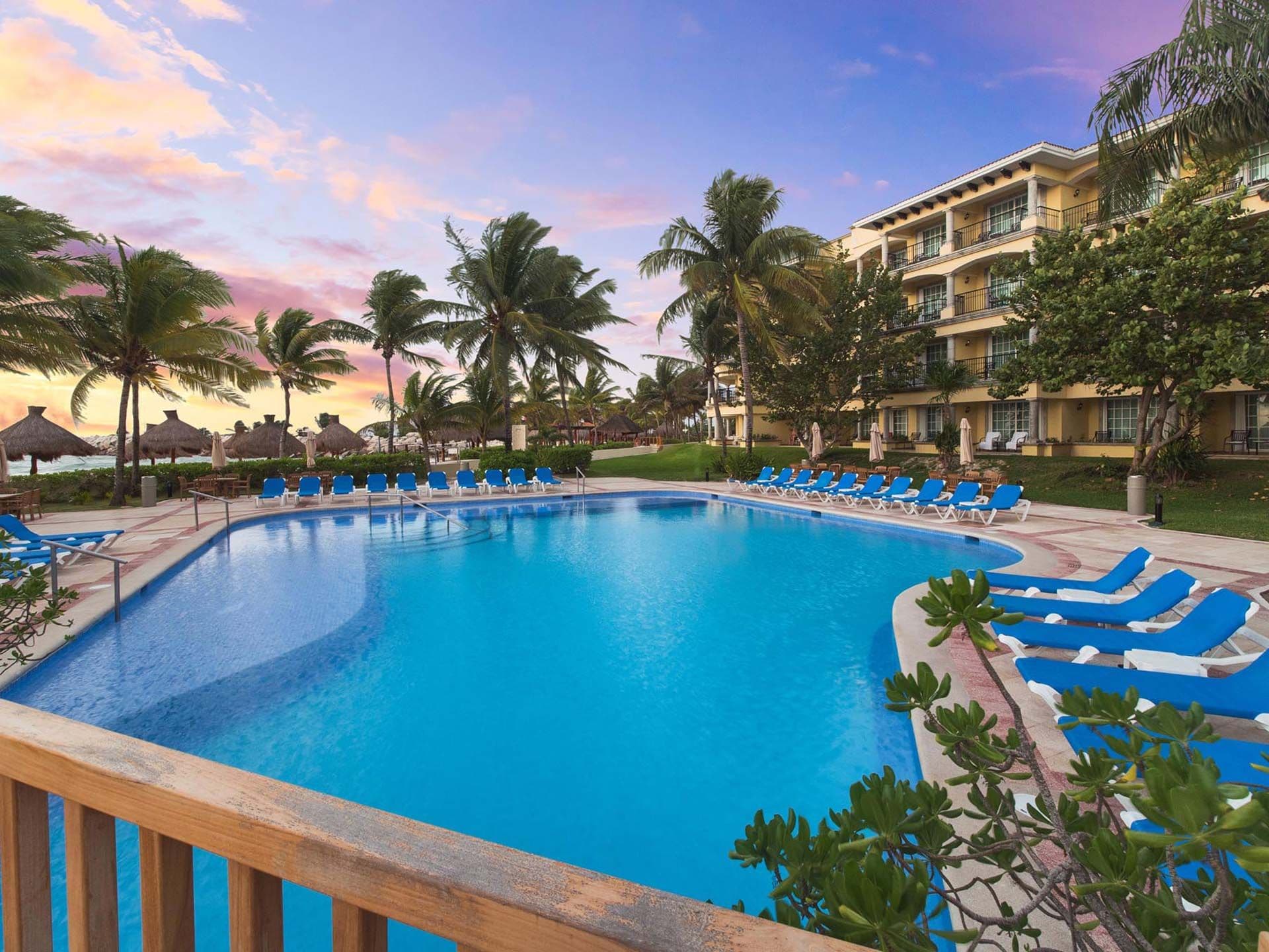 Swimming pool at Hotel Marina El Cid Spa & Beach Resort