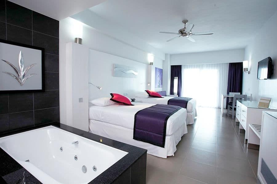 Guest room at Hotel Riu Palace Peninsula