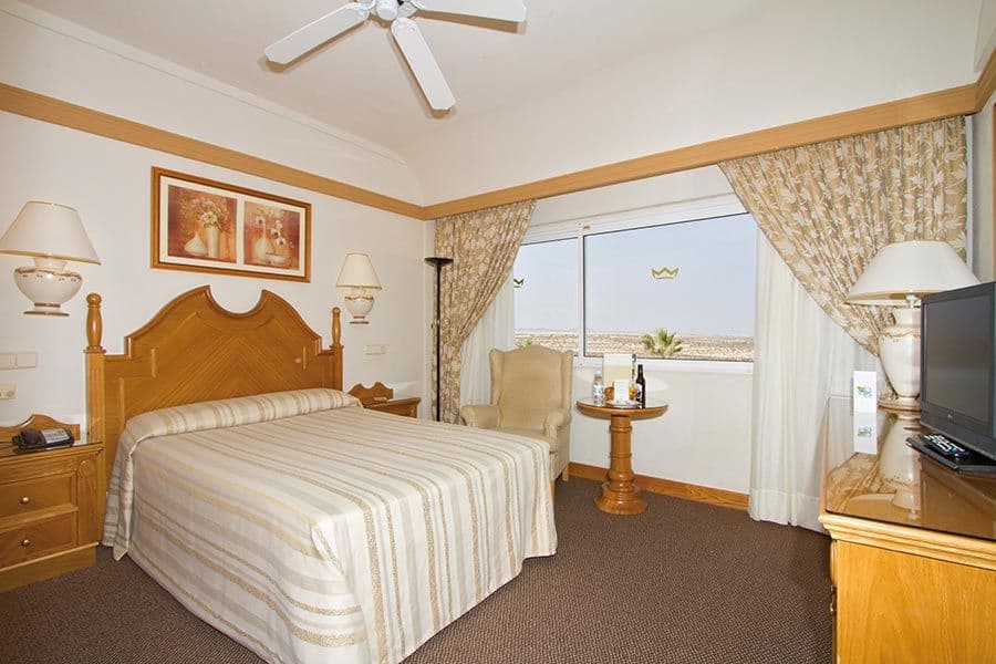 Guest room at Hotel Riu Palace Tres Islas