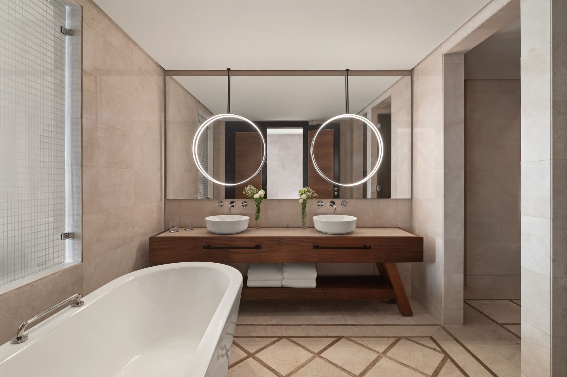 Rixos The Palm Hotel & Suites Rooms & Suites