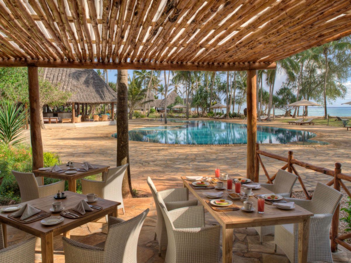 BlueBay Beach Resort & Spa Dining & Restaurants