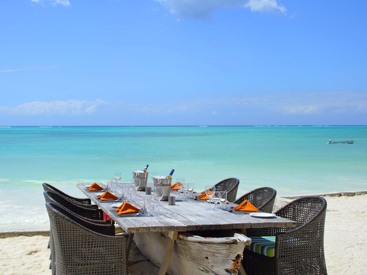 BlueBay Beach Resort & Spa Dining & Restaurants