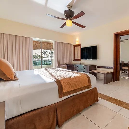 BlueBay Grand Esmeralda Rooms & Suites