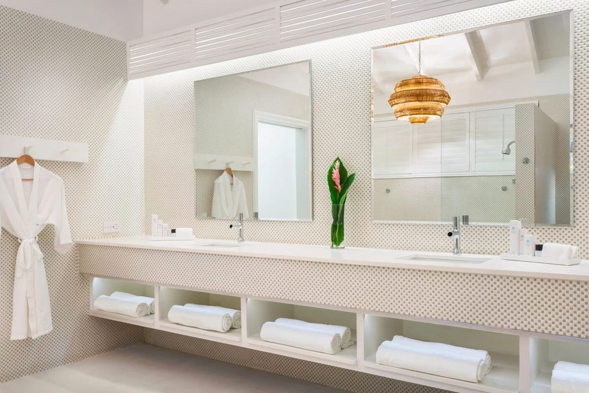 Guest room at Couples Tower Isle