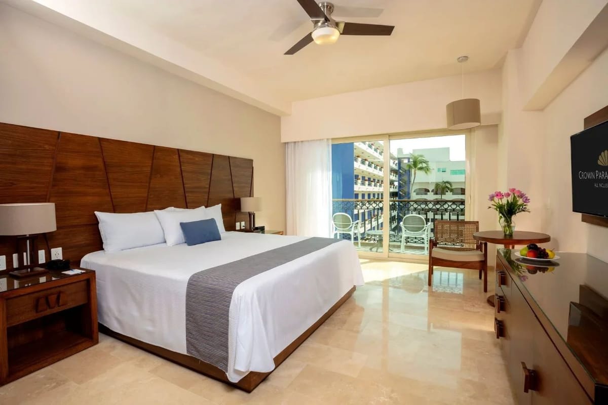 Crown Paradise Golden Puerto Vallarta Rooms & Suites