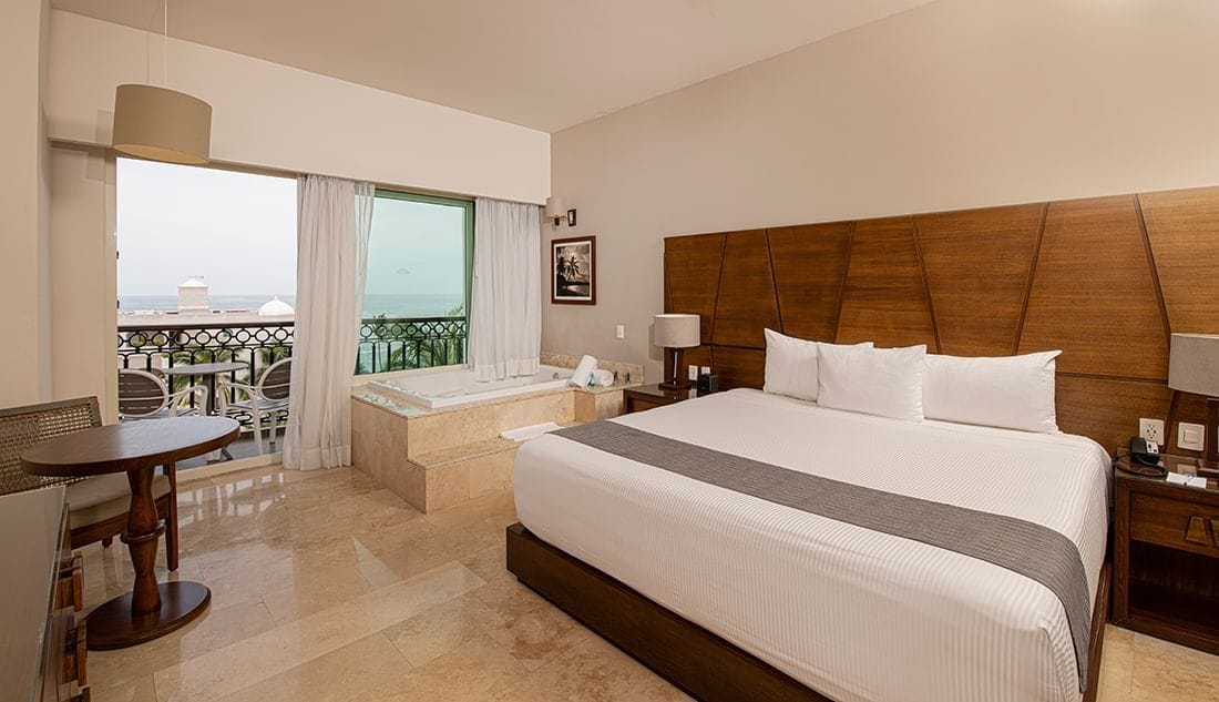 Crown Paradise Golden Puerto Vallarta Rooms & Suites