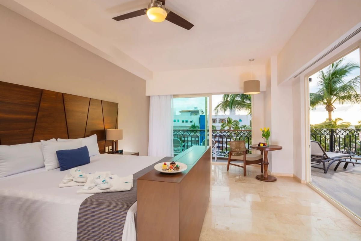 Crown Paradise Golden Puerto Vallarta Rooms & Suites