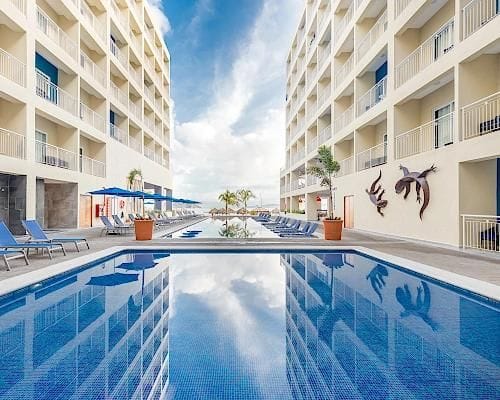 Decameron La Marina, Ramada All Inclusive Pools
