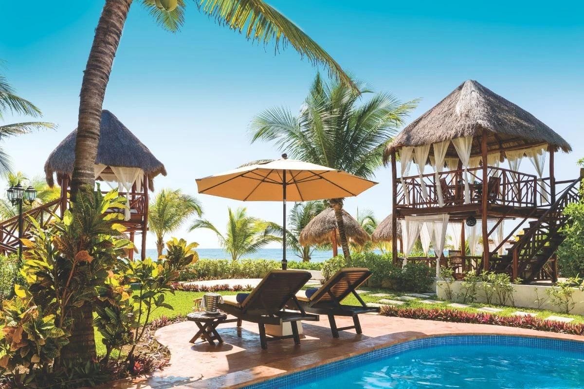 El Dorado Seaside Palms, by Karisma Pools