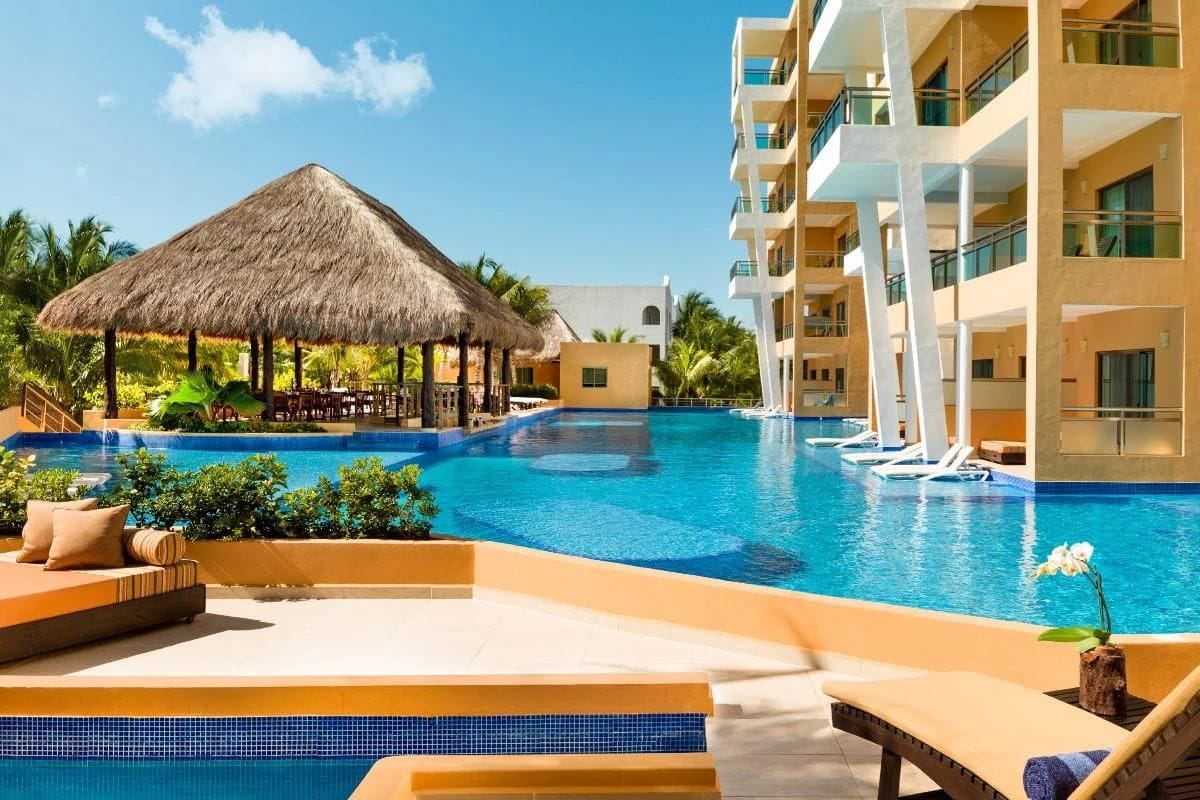 El Dorado Seaside Palms, by Karisma Pools