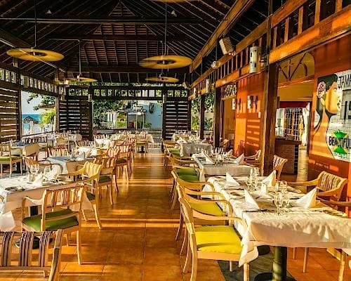 Grand Decameron Cornwall Beach, A Trademark All Inclusive Resort Dining & Restaurants