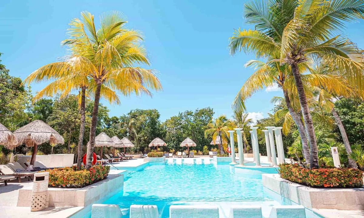 El Secreto adults-only pool with hydromassage jets and serene atmosphere open until midnight