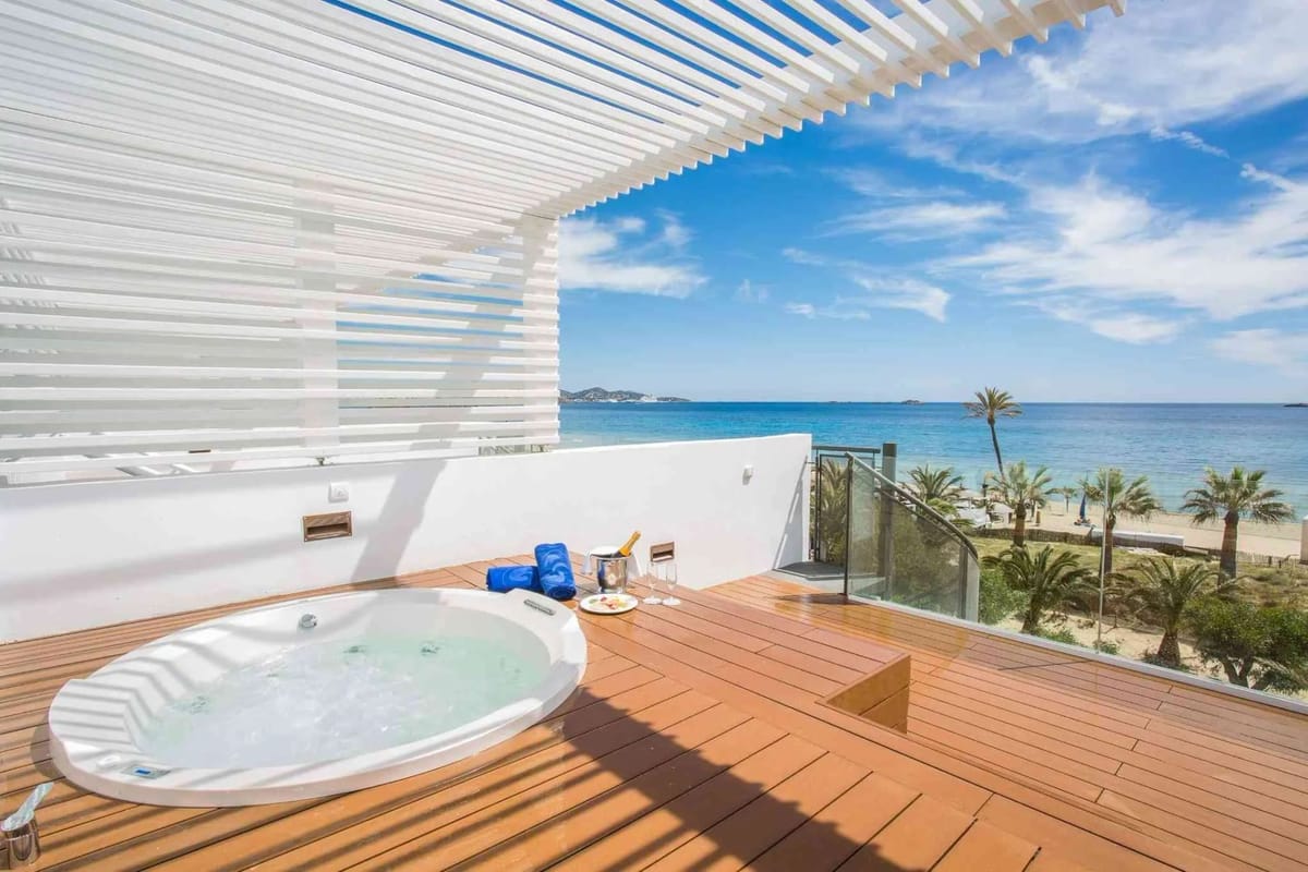 Grand Palladium White Island Resort & Spa Rooms & Suites